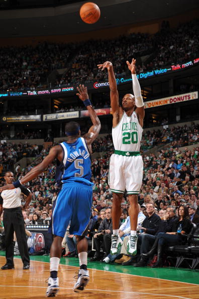 逼抢中提供 逼抢中提供